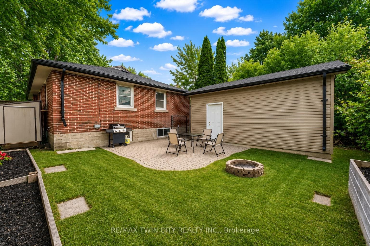 90 Arlington Boulevard photo 40