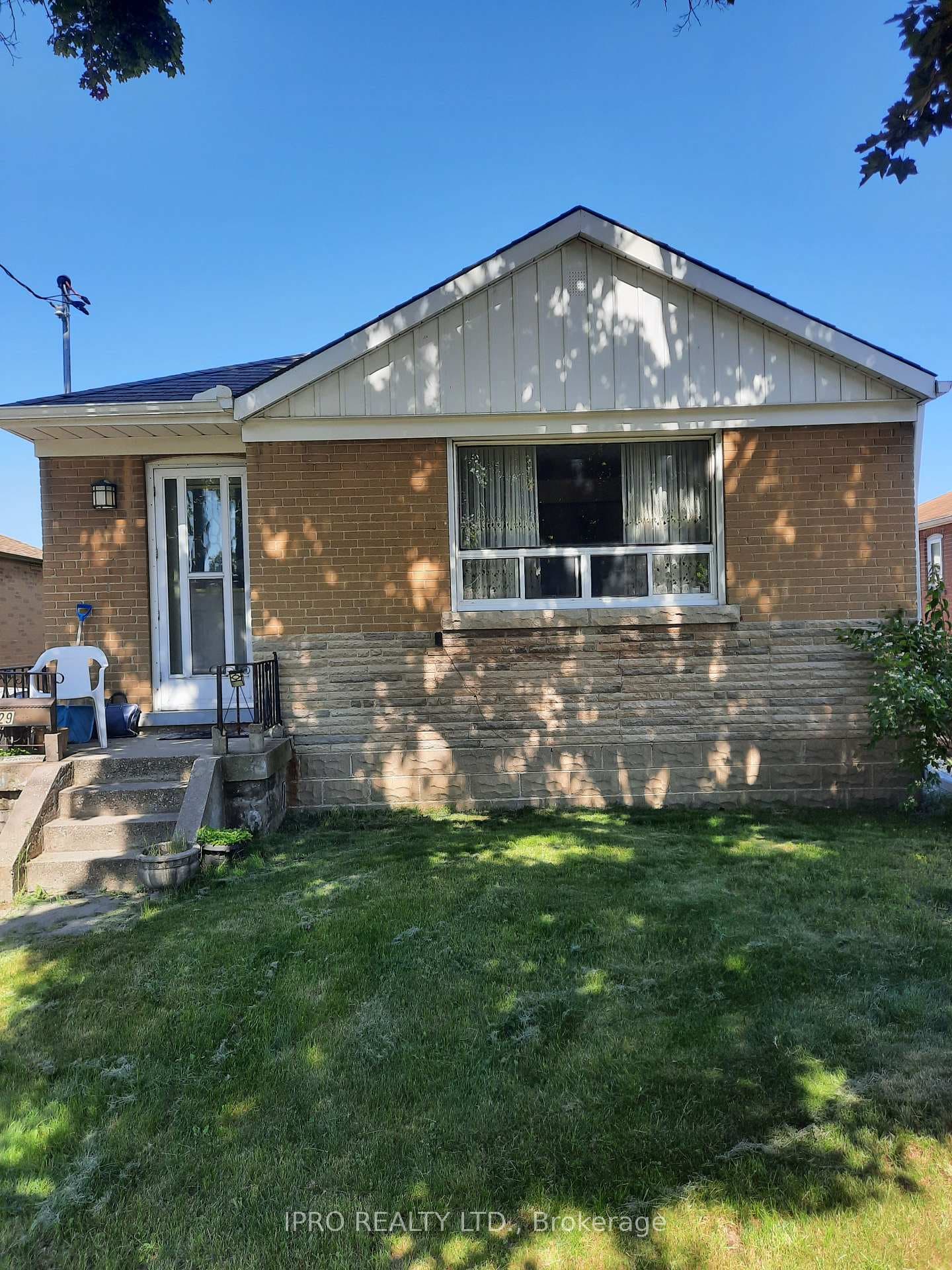 29 Savona Drive photo 1