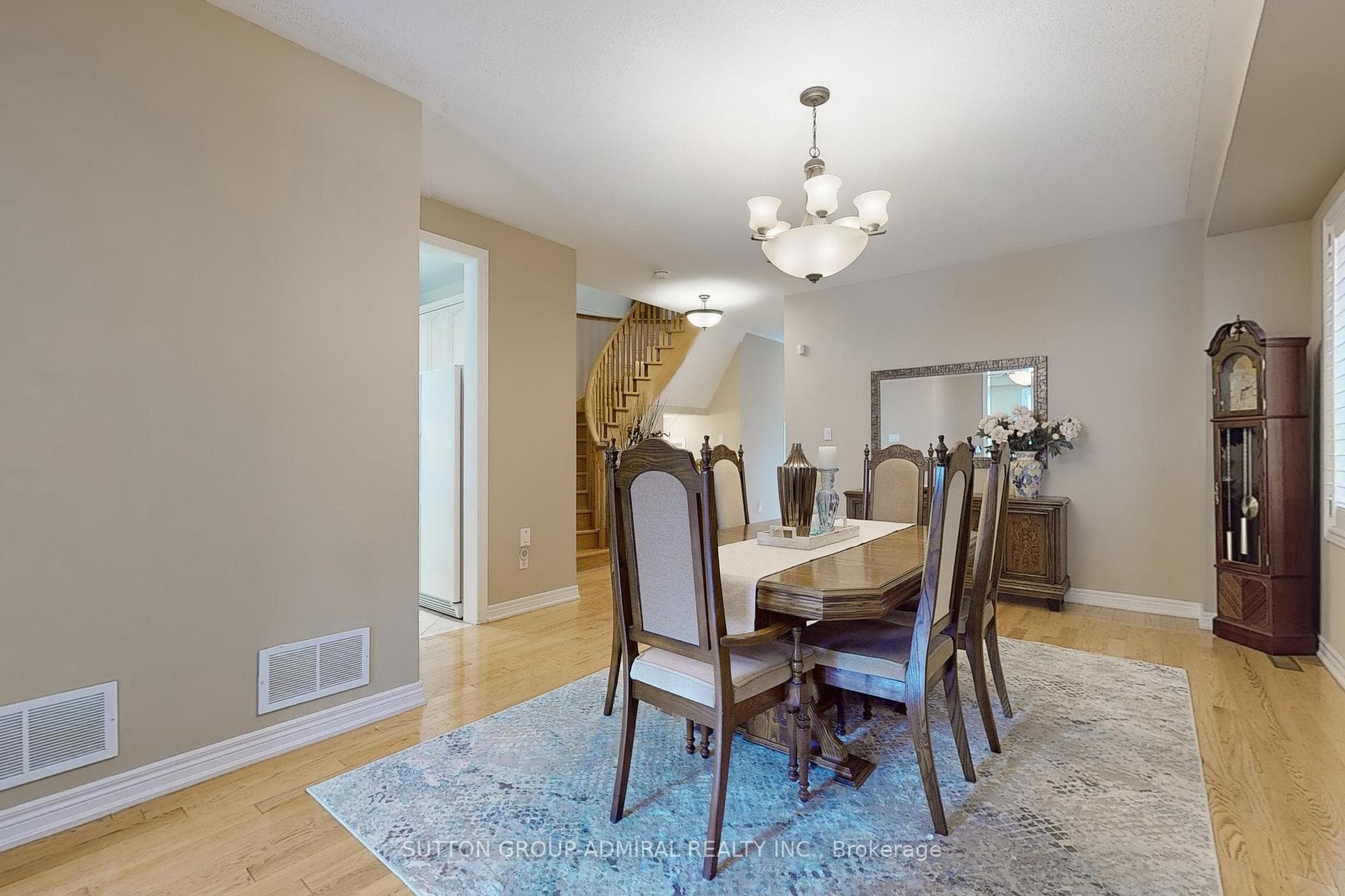 100 Bentwood Crescent photo 6