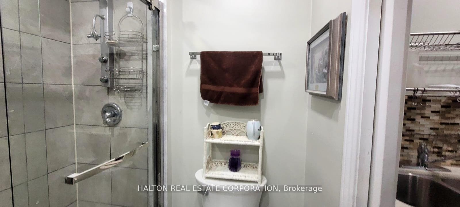 2452 CAVENDISH Drive Unit A photo 15