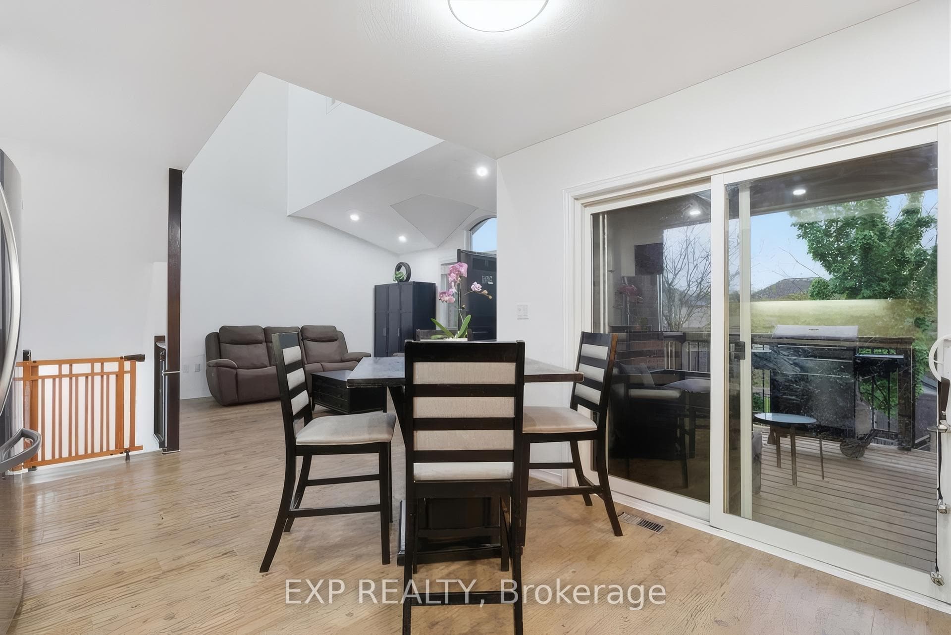 151 Ravenswood Road photo 14