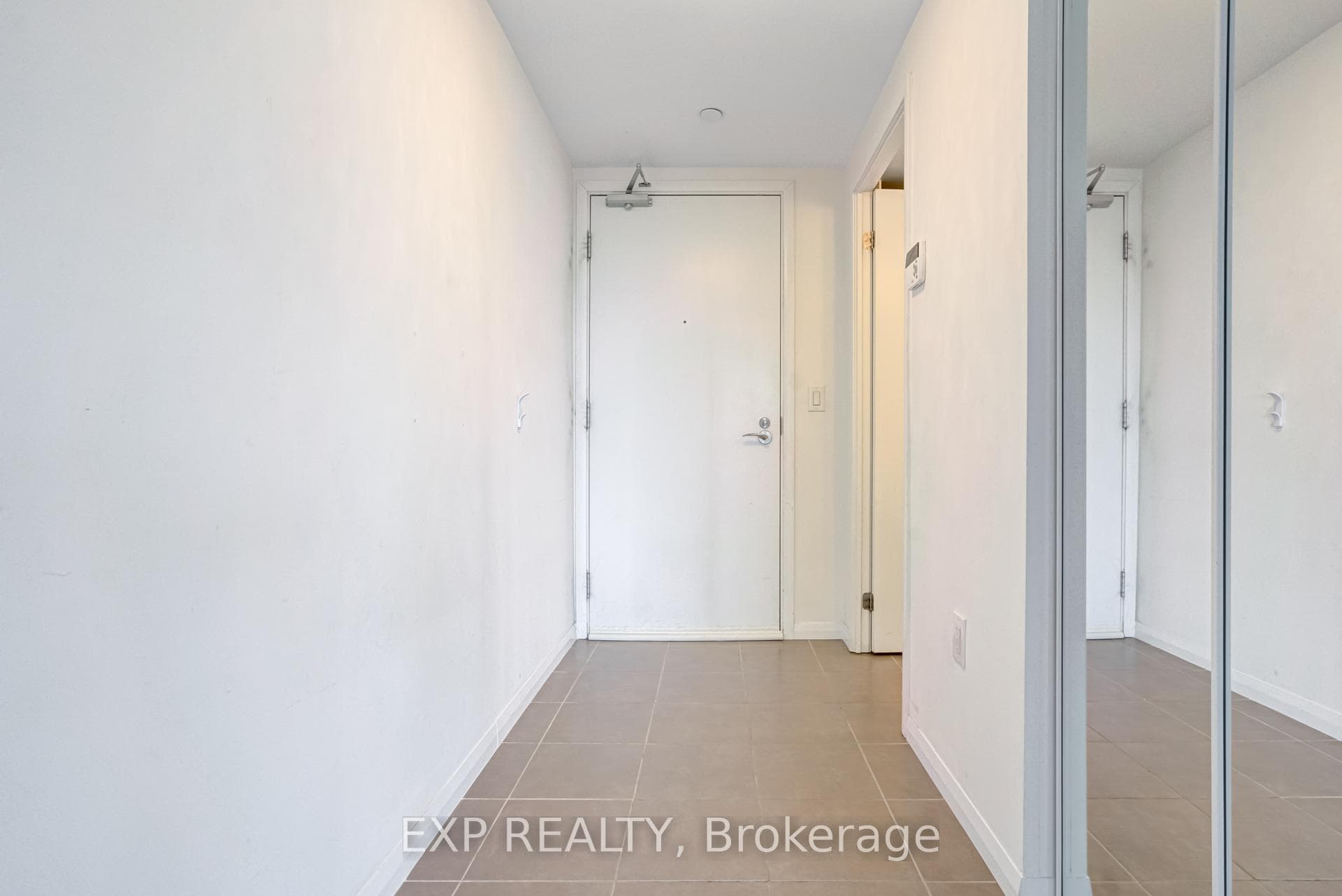 736 - 830 lawrence Ave W