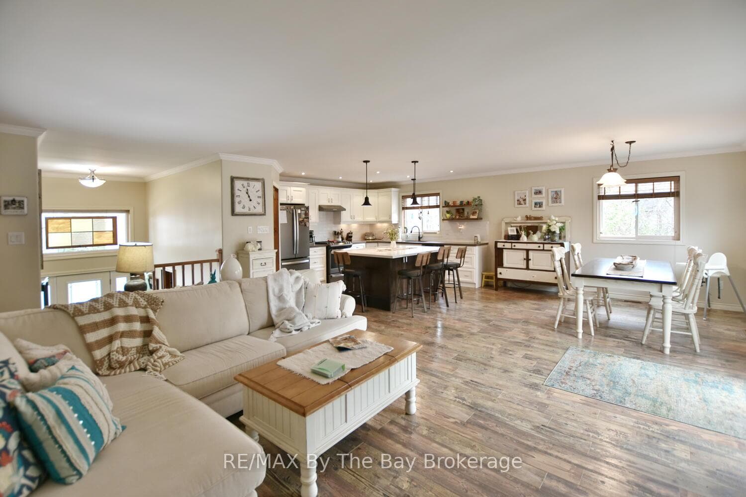 439 Robinson Road photo 9