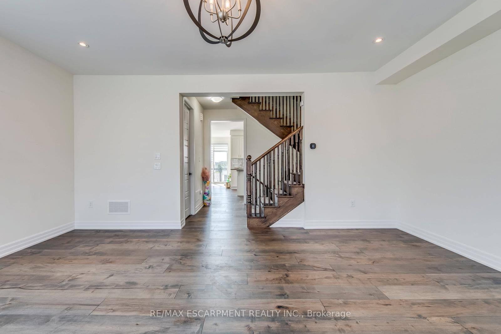 155 Grovewood Common photo 20