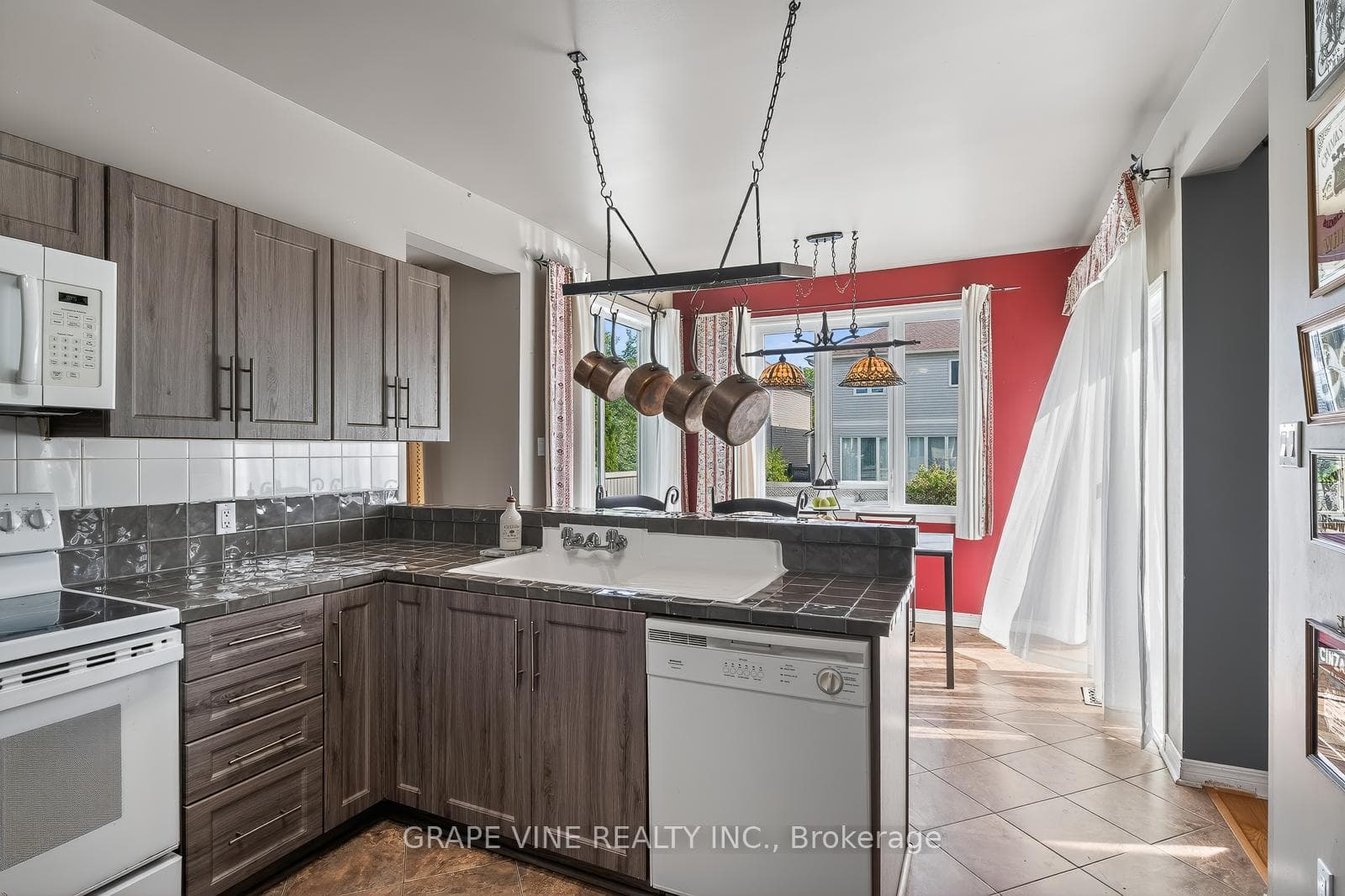 175 Allanford Avenue photo 10