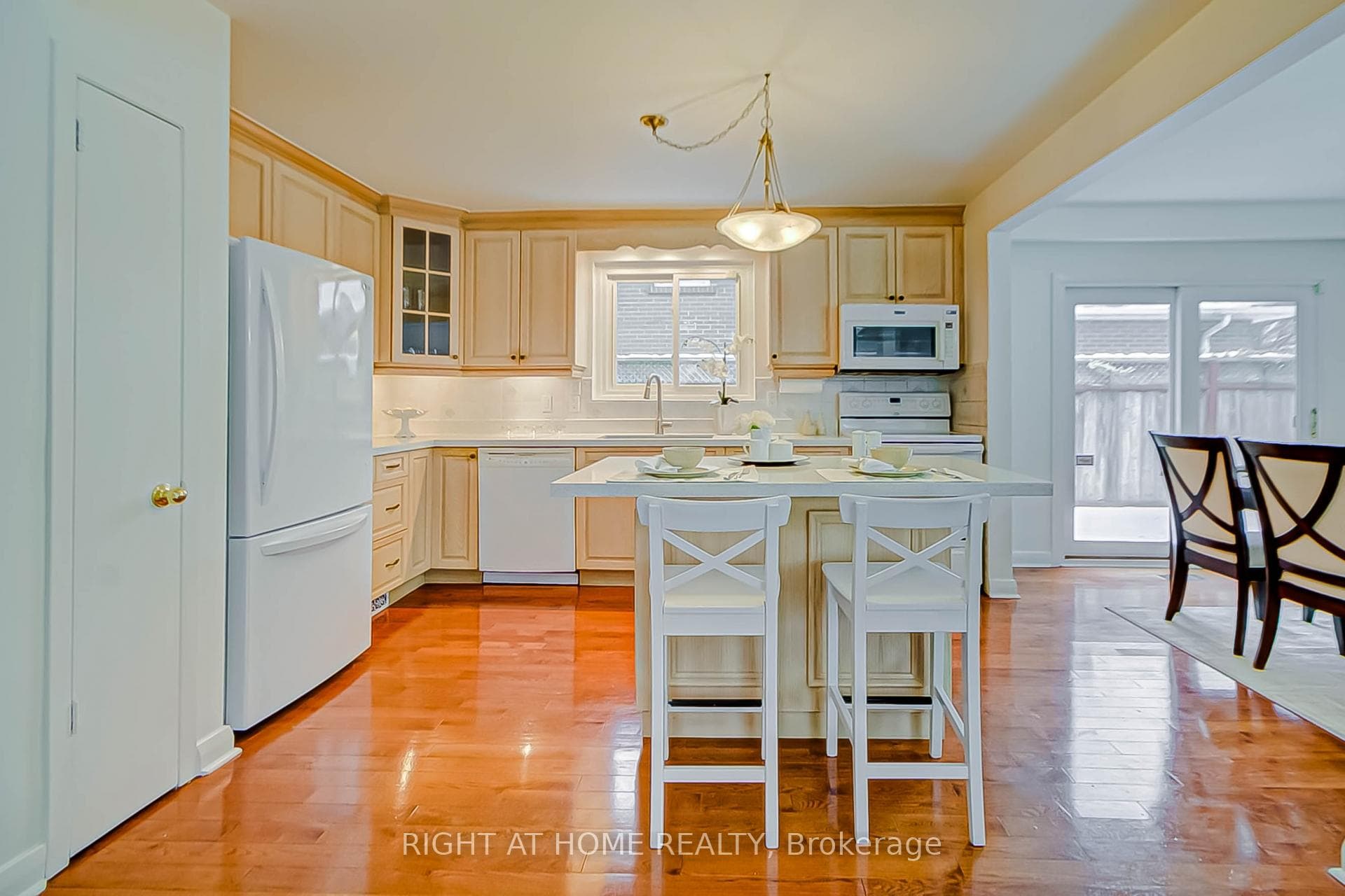 130 Cultra Square photo 4