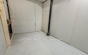 102 Ambereen Place photo 16