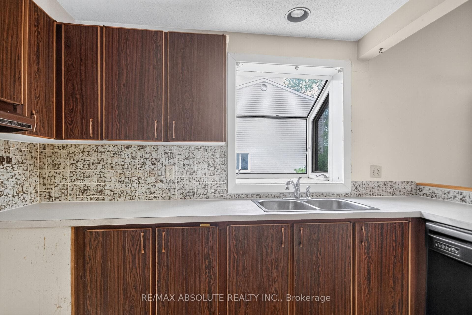 32 Sage Crescent photo 12