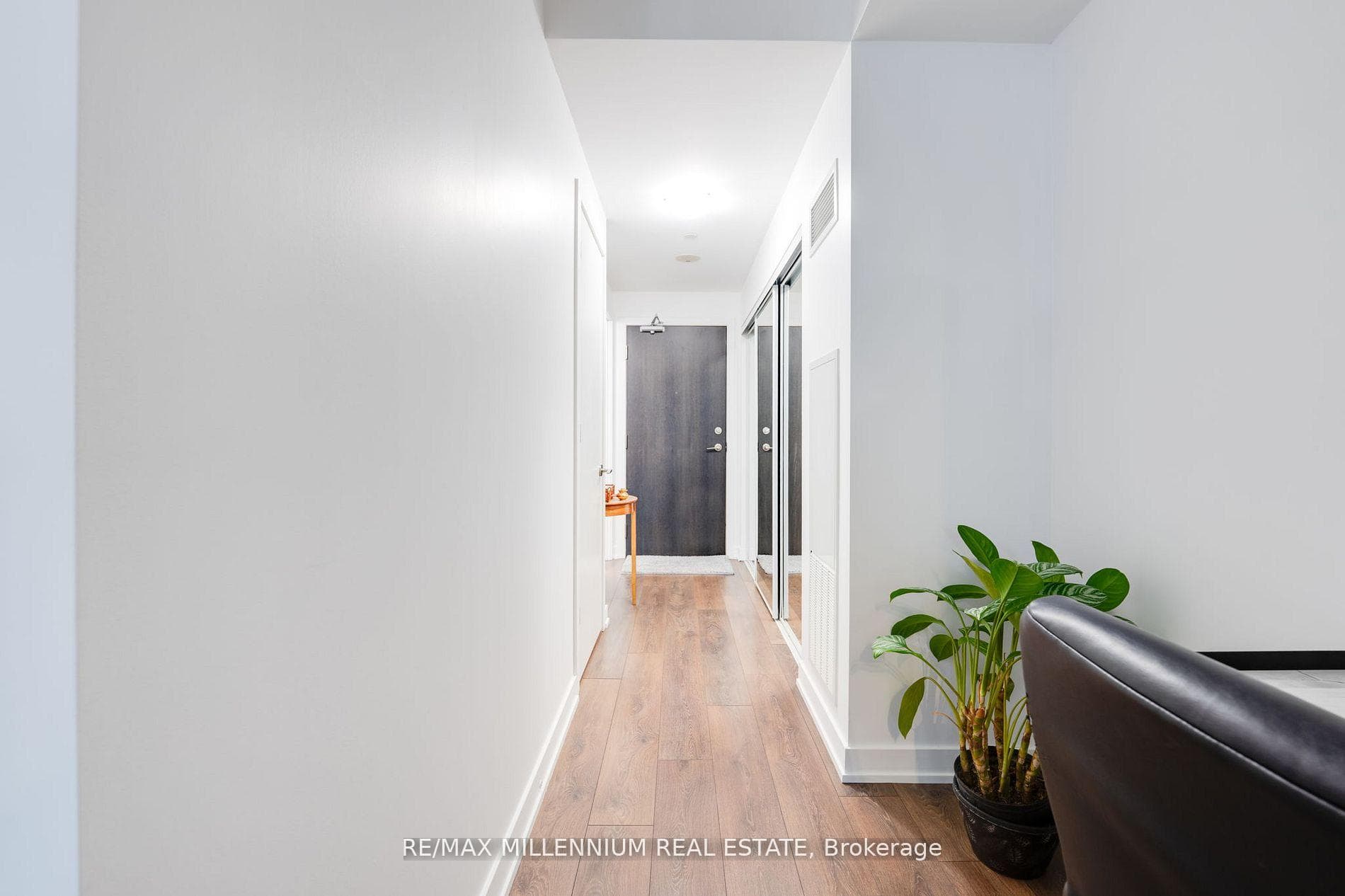 50 Bruyeres Mews Unit 710 photo 3