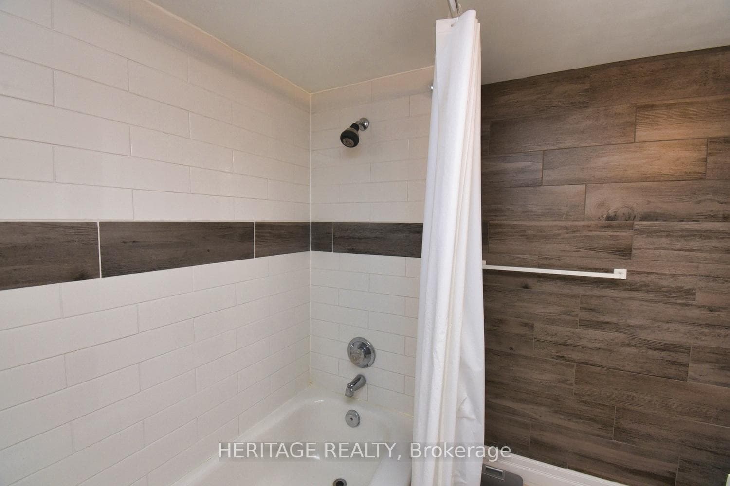 1270 Maple Crossing Boulevard Unit 1601 photo 19