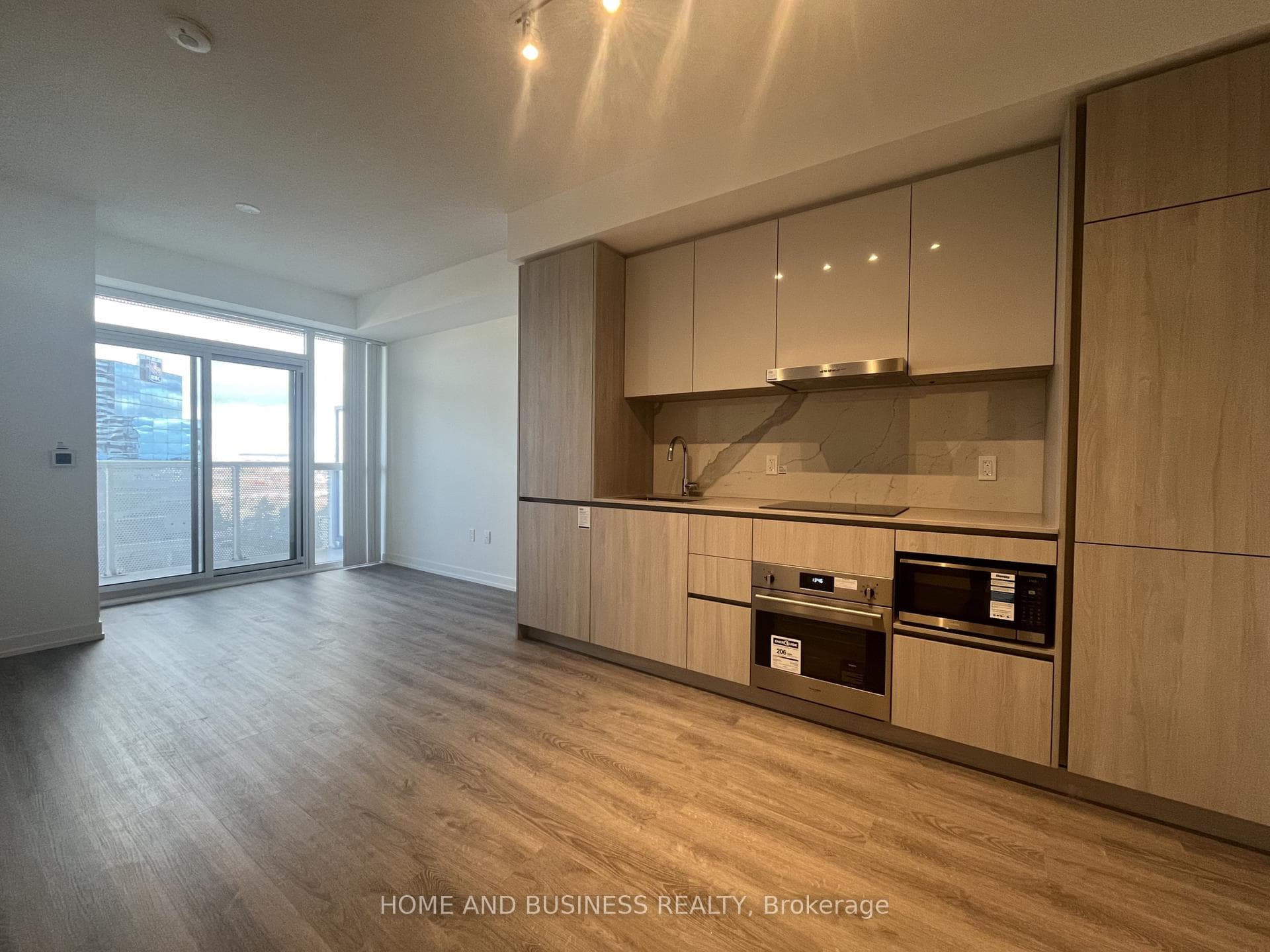 8 Interchange Way Unit 703 photo 7