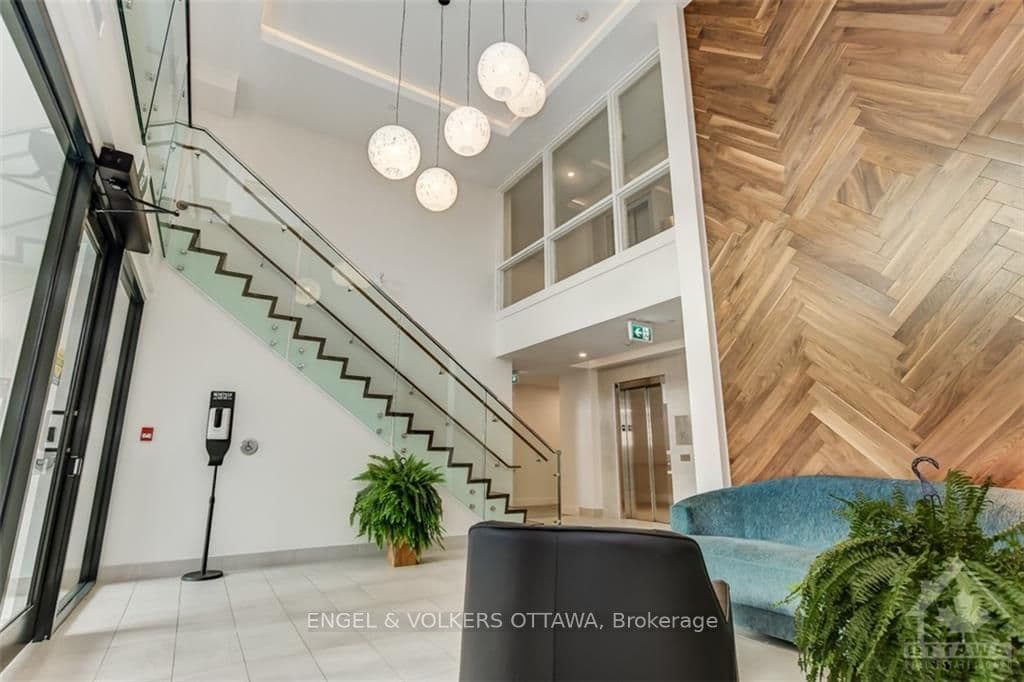 280 CRICHTON Street Unit 206 photo 8