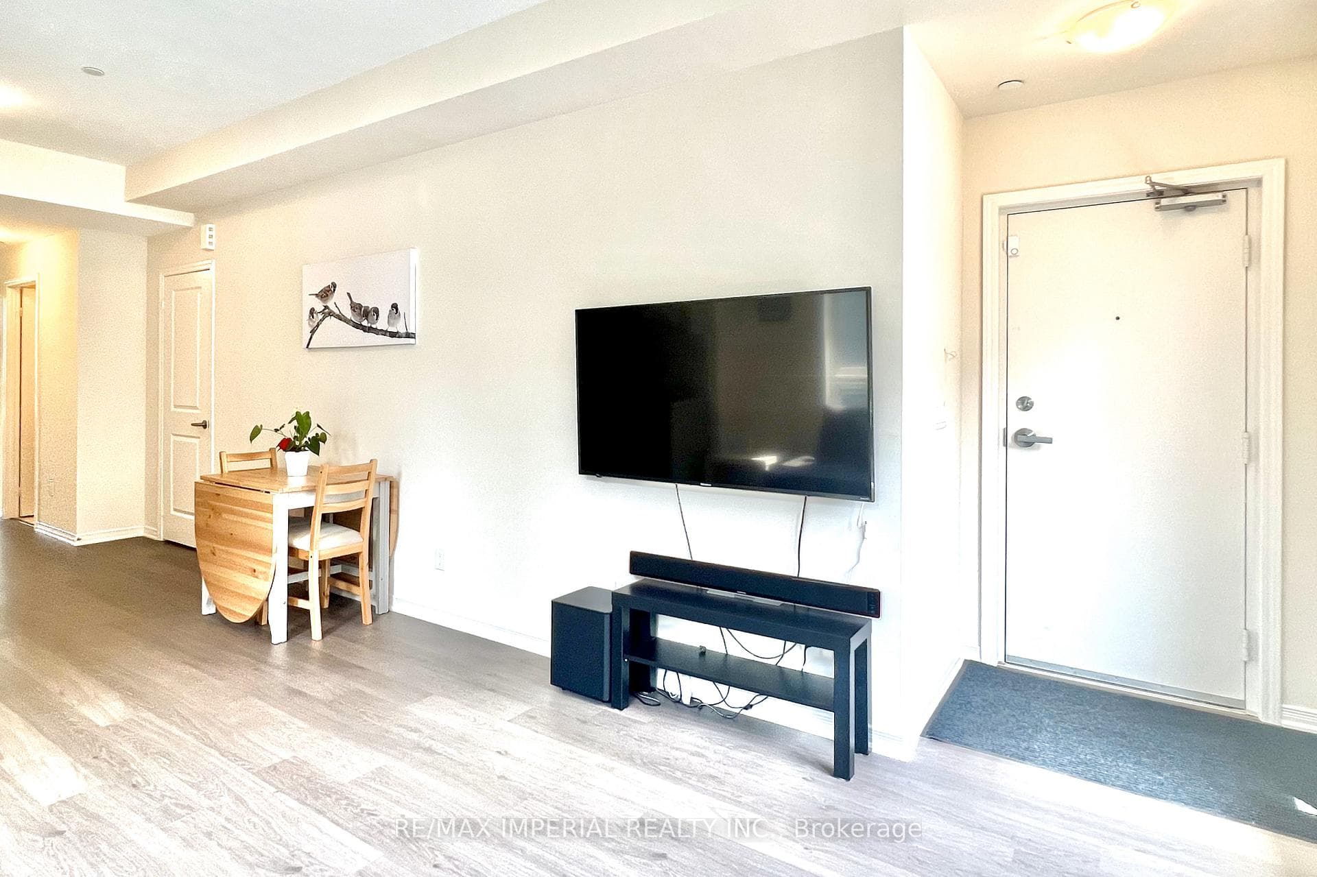 1120 Briar Hill Avenue Unit 201 photo 6