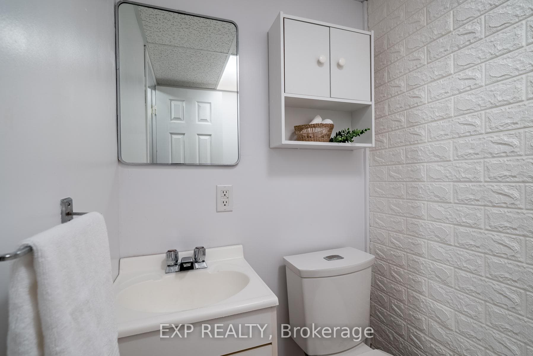 896 Fairbanks Road photo 23