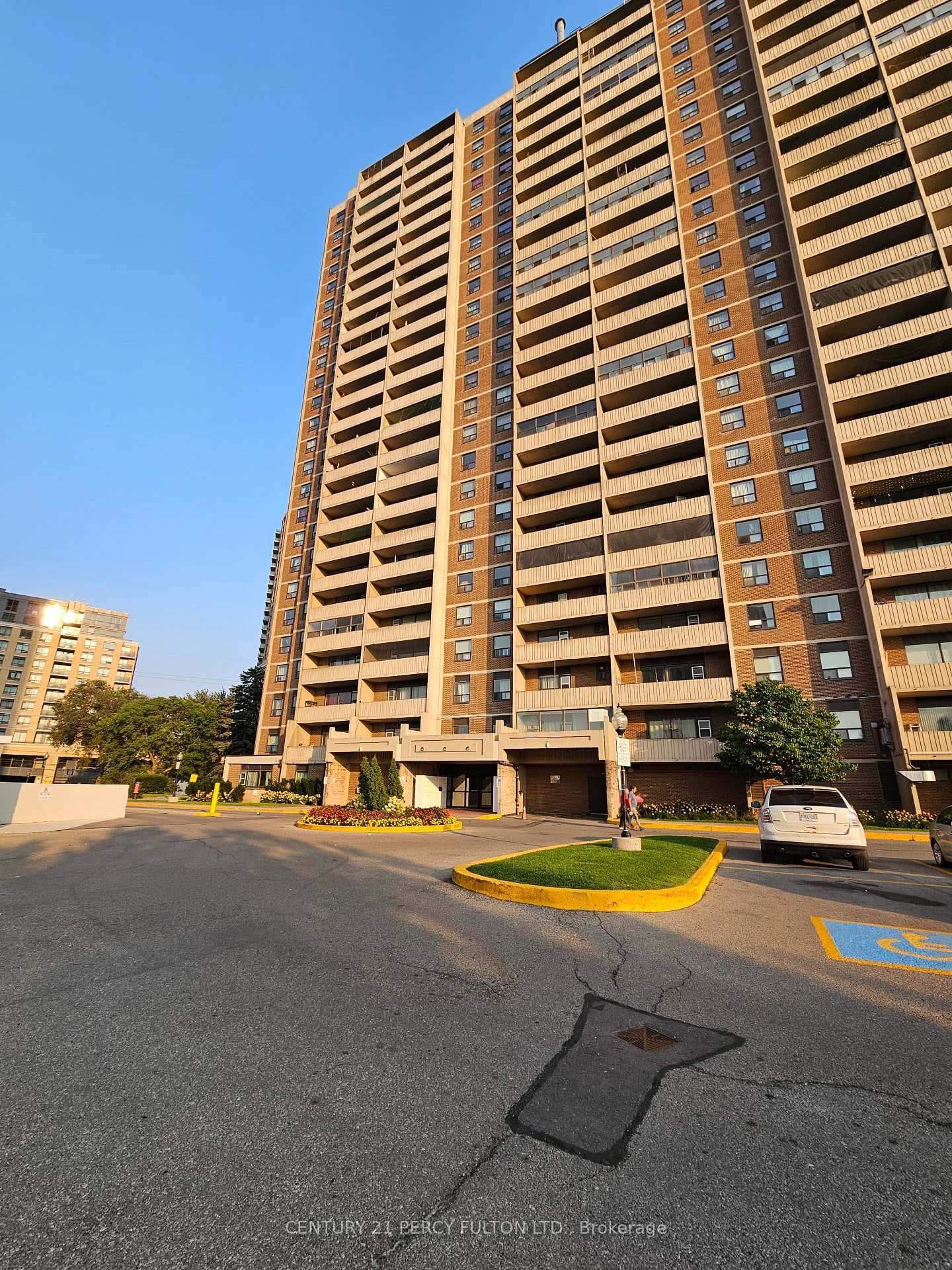 3390 WESTON Road Unit 601 photo 1