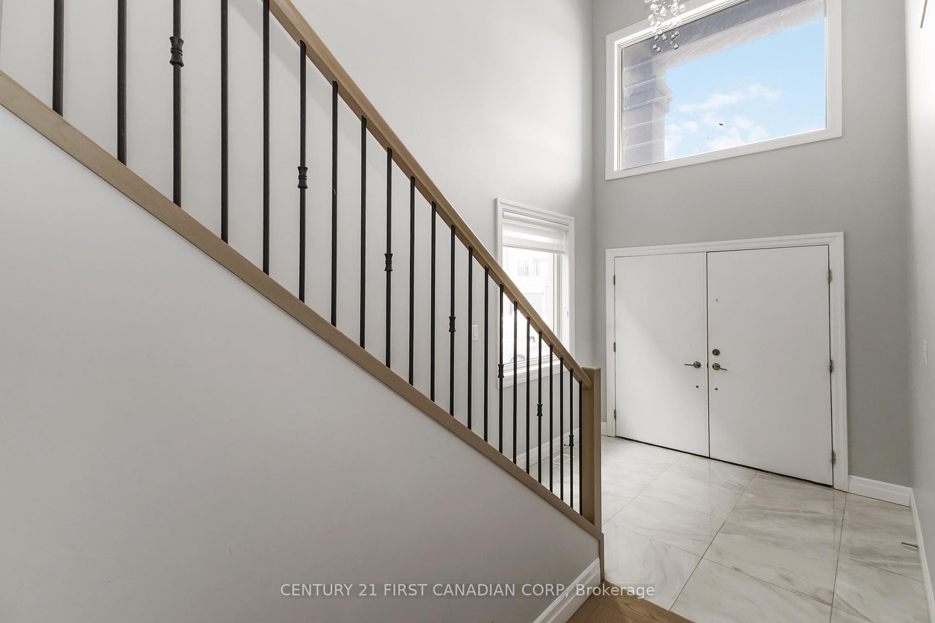 2265 SOUTHPORT Crescent Unit #UPPER photo 4
