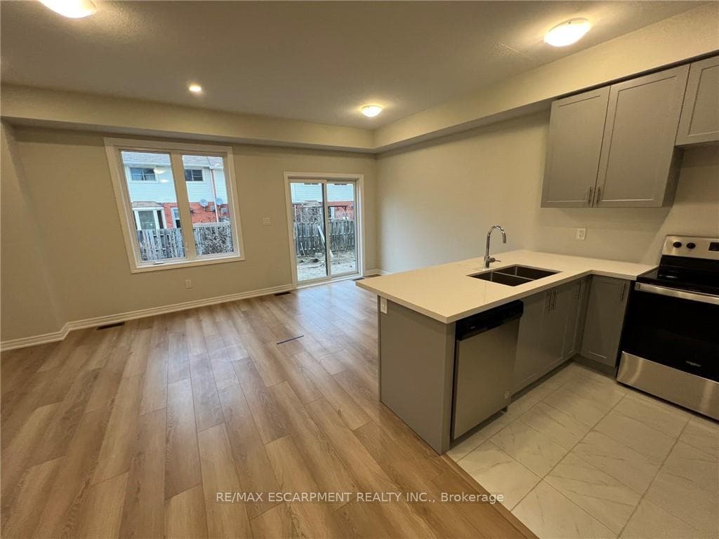 5 Genoa Drive photo 8