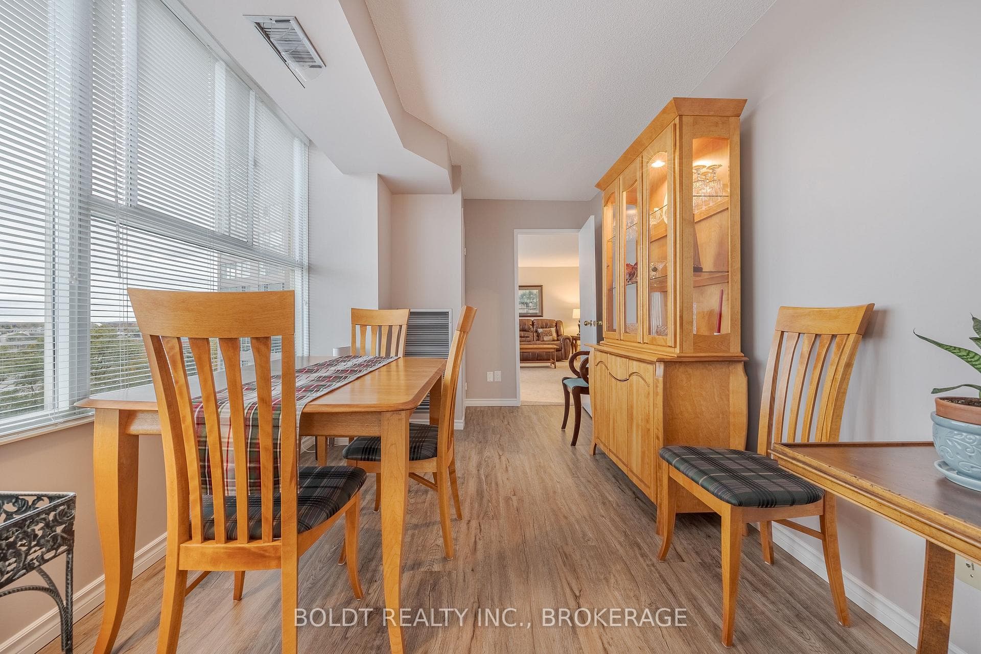 7 Gale Crescent Unit 604 photo 13