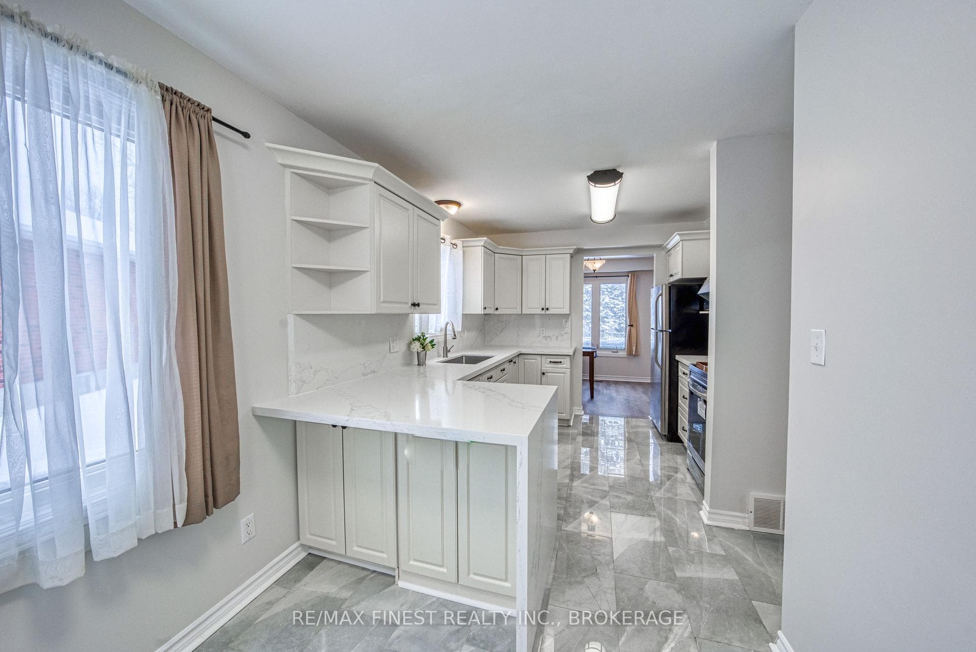 691 Muirfield Crescent photo 8