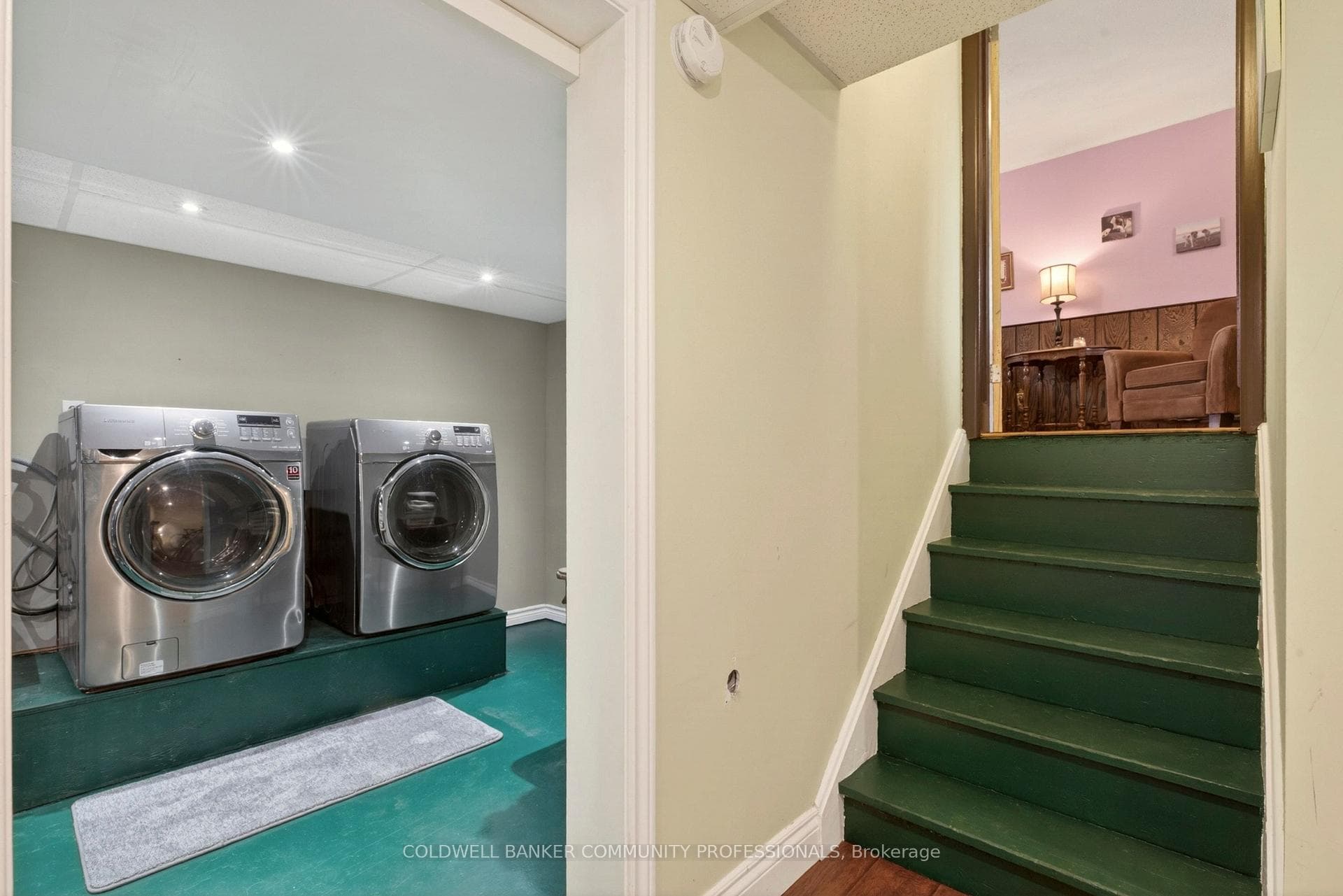 6 Seagram Place photo 37