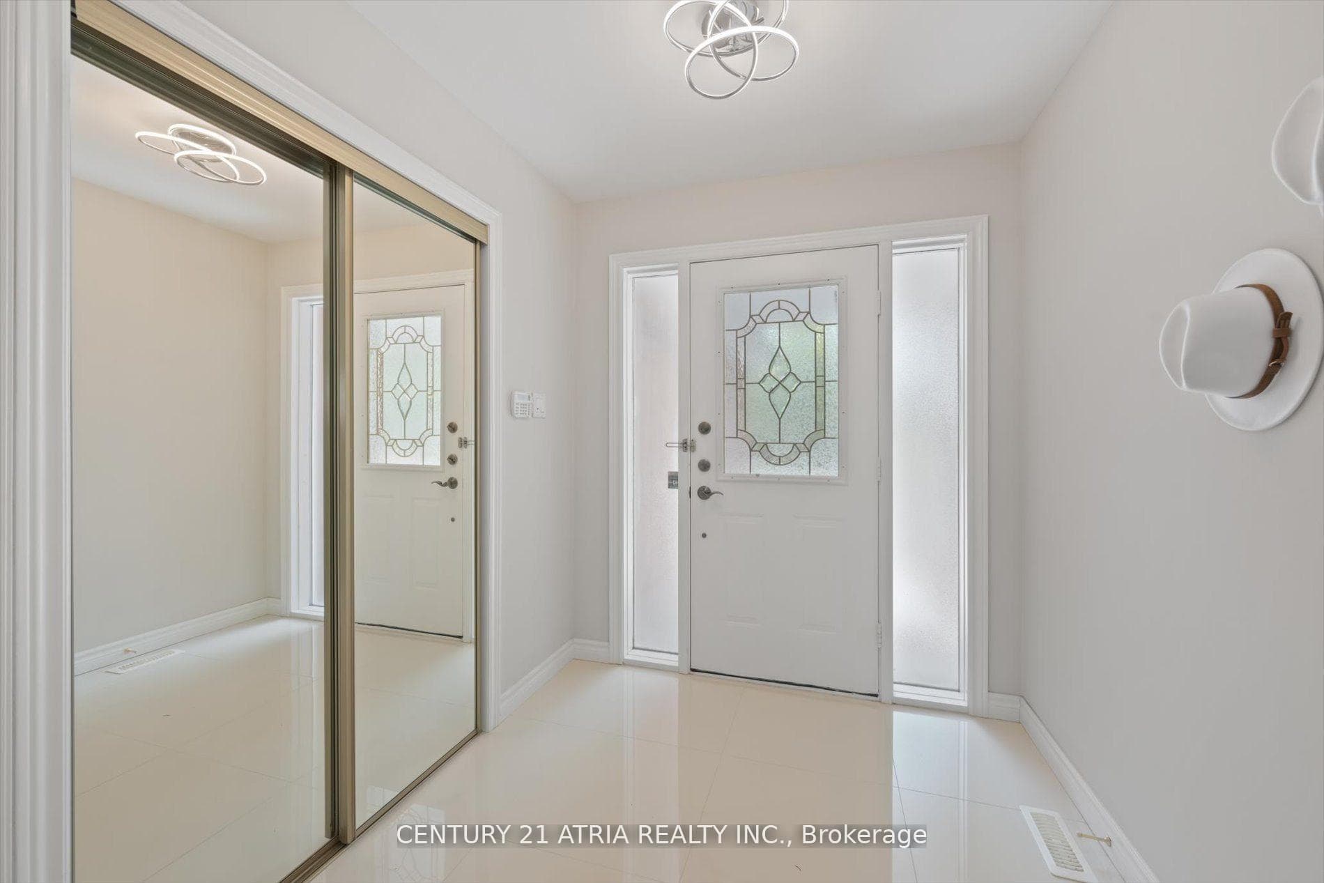 2243 Rodick Road photo 4
