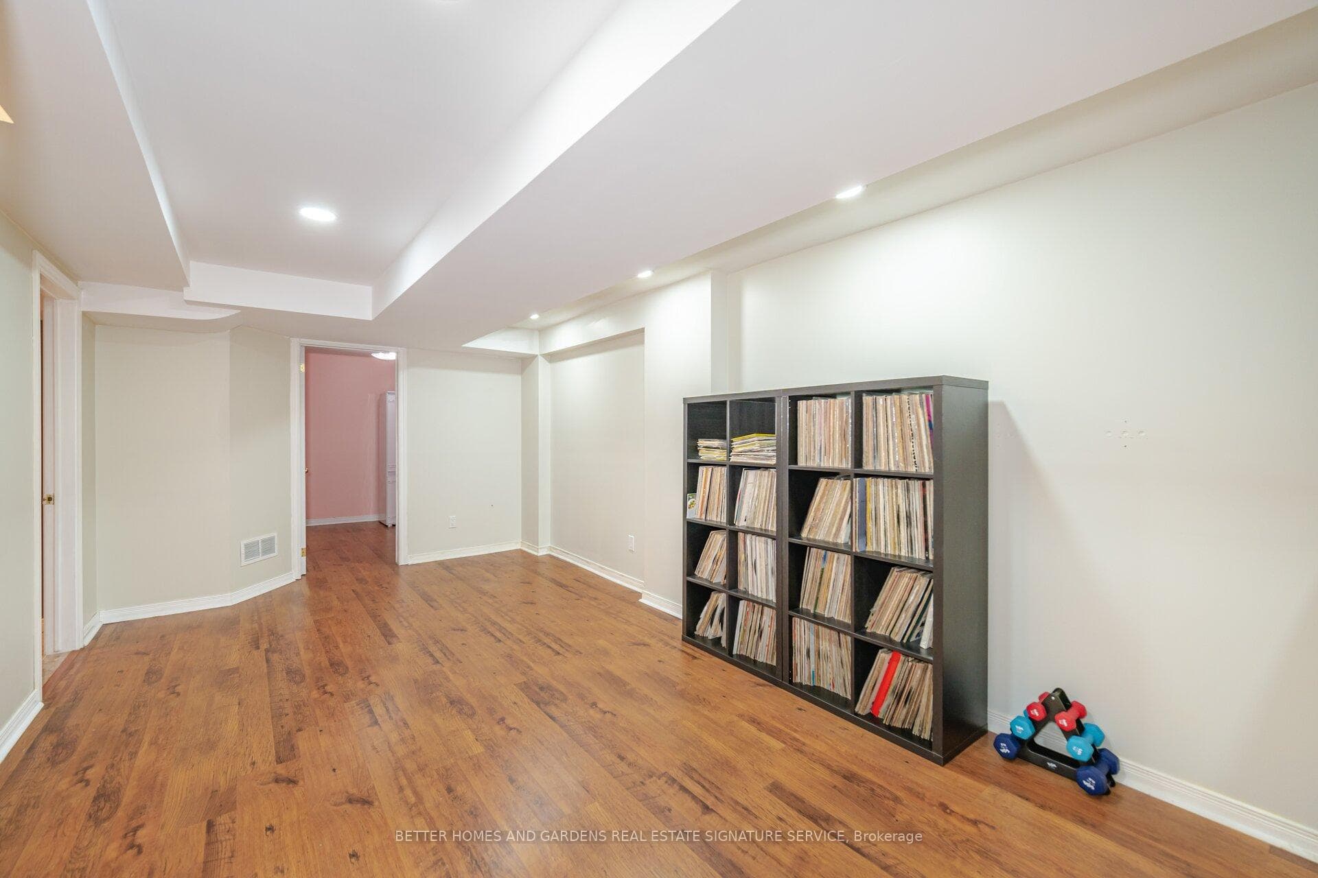 14 Vauxhall Crescent photo 33