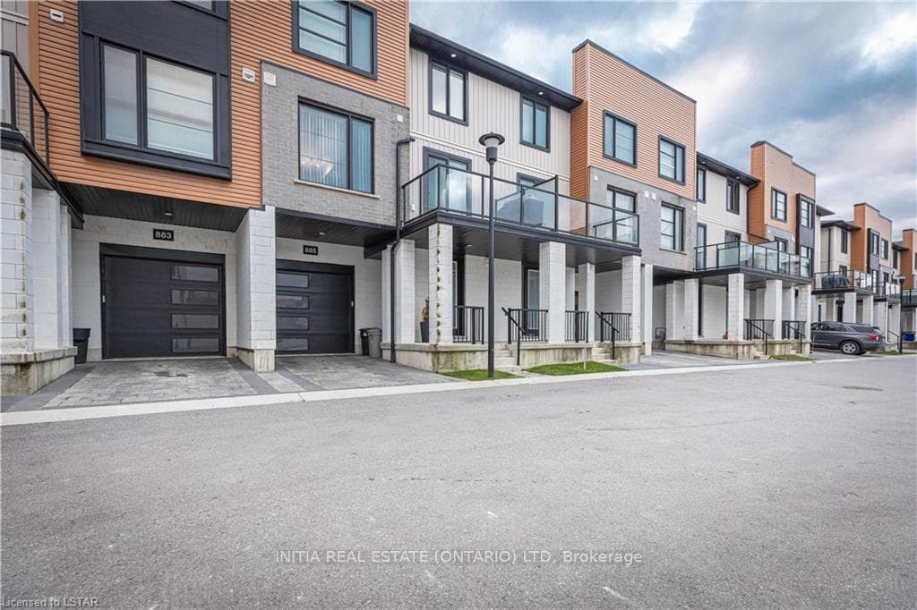 897 Sarnia Road photo 3