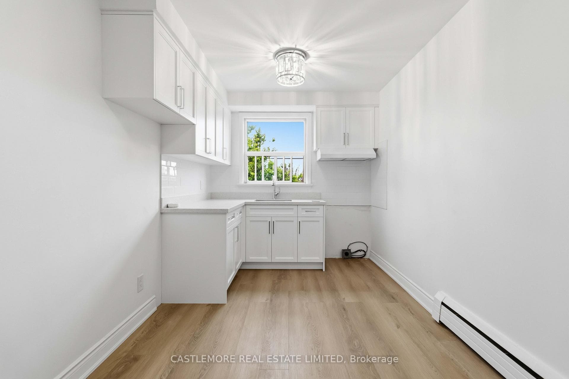 9 allenby Avenue photo 8