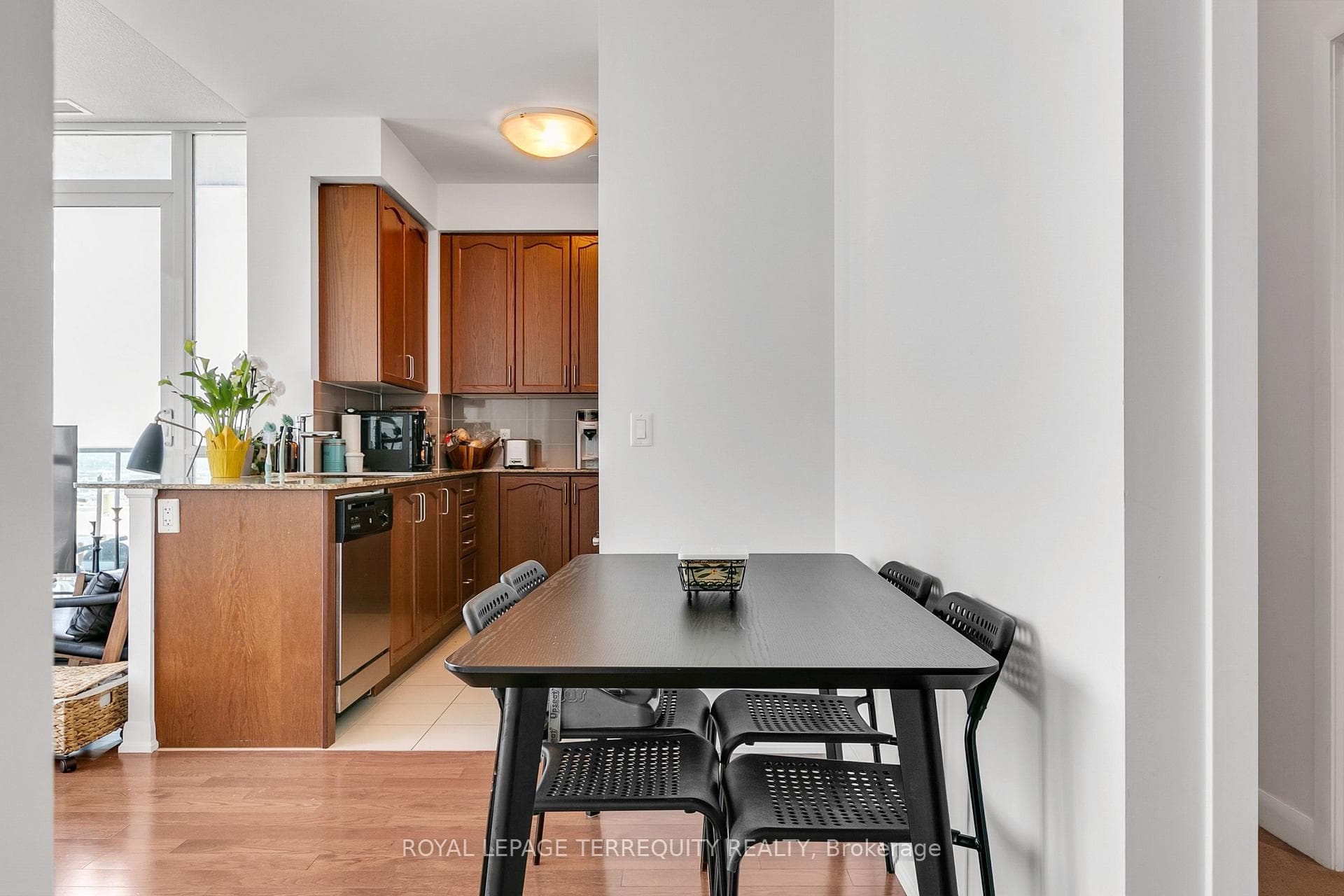 215 Sherway Gardens Road Unit 2810 photo 12