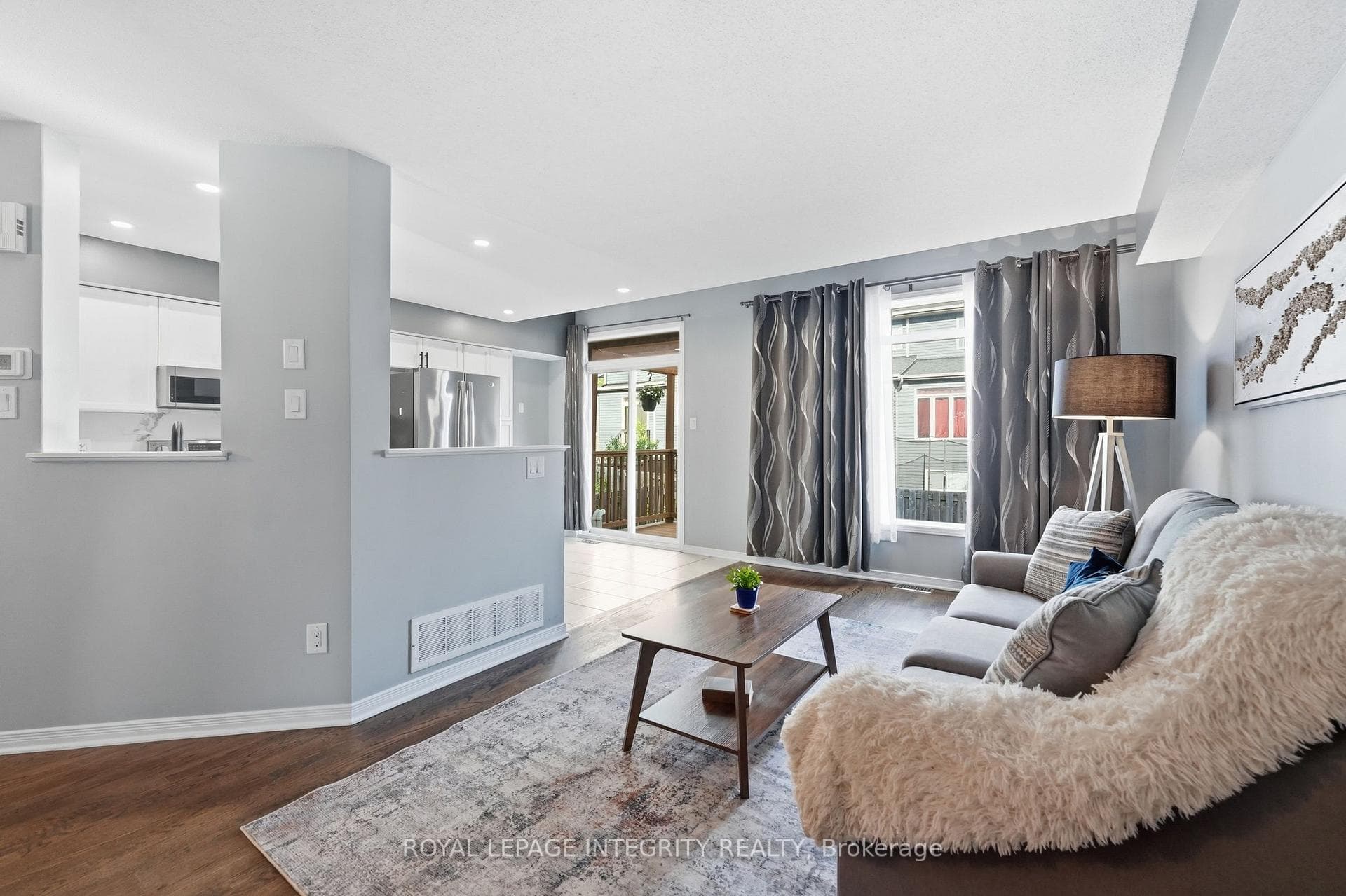 300 Rolling Meadow Crescent photo 9