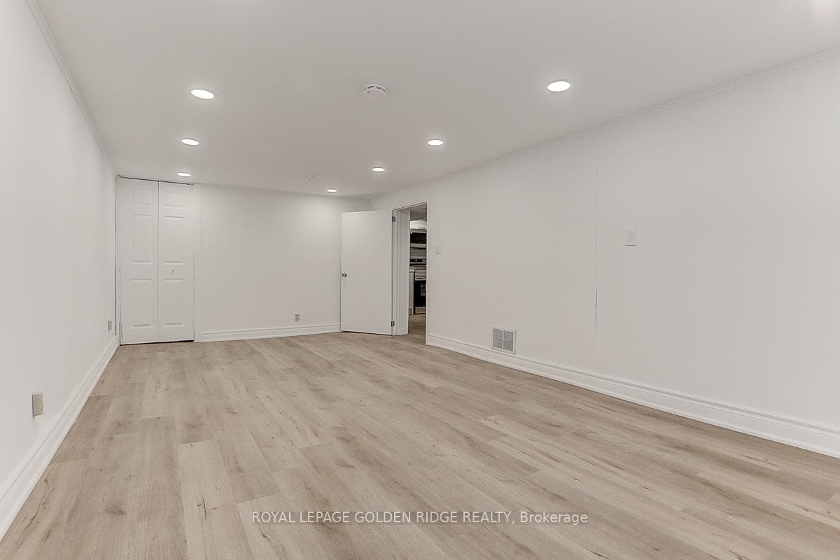 21 Lyndale Drive photo 48