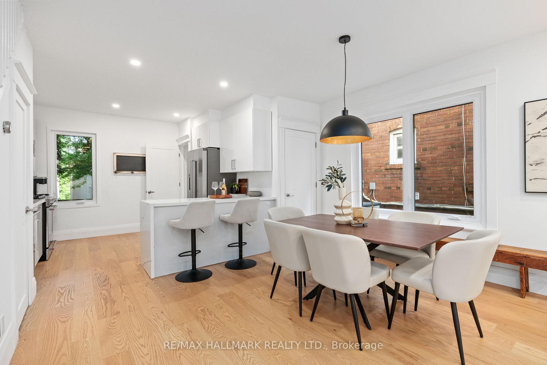 424 Kingston Road photo 8