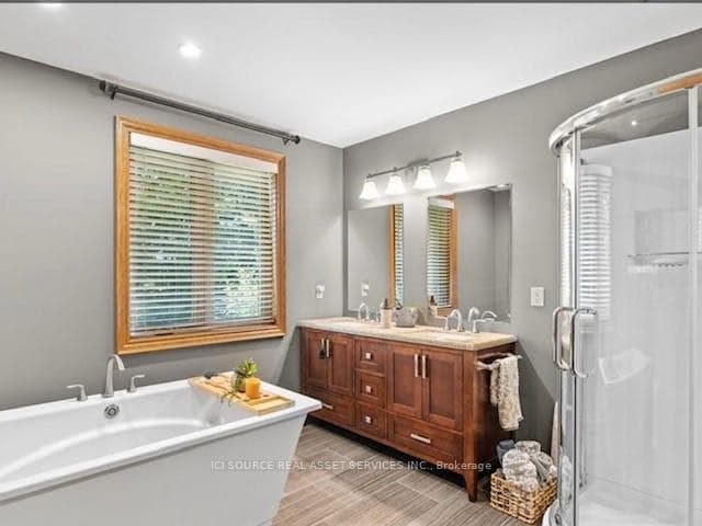 1514 Longwoods Road photo 11