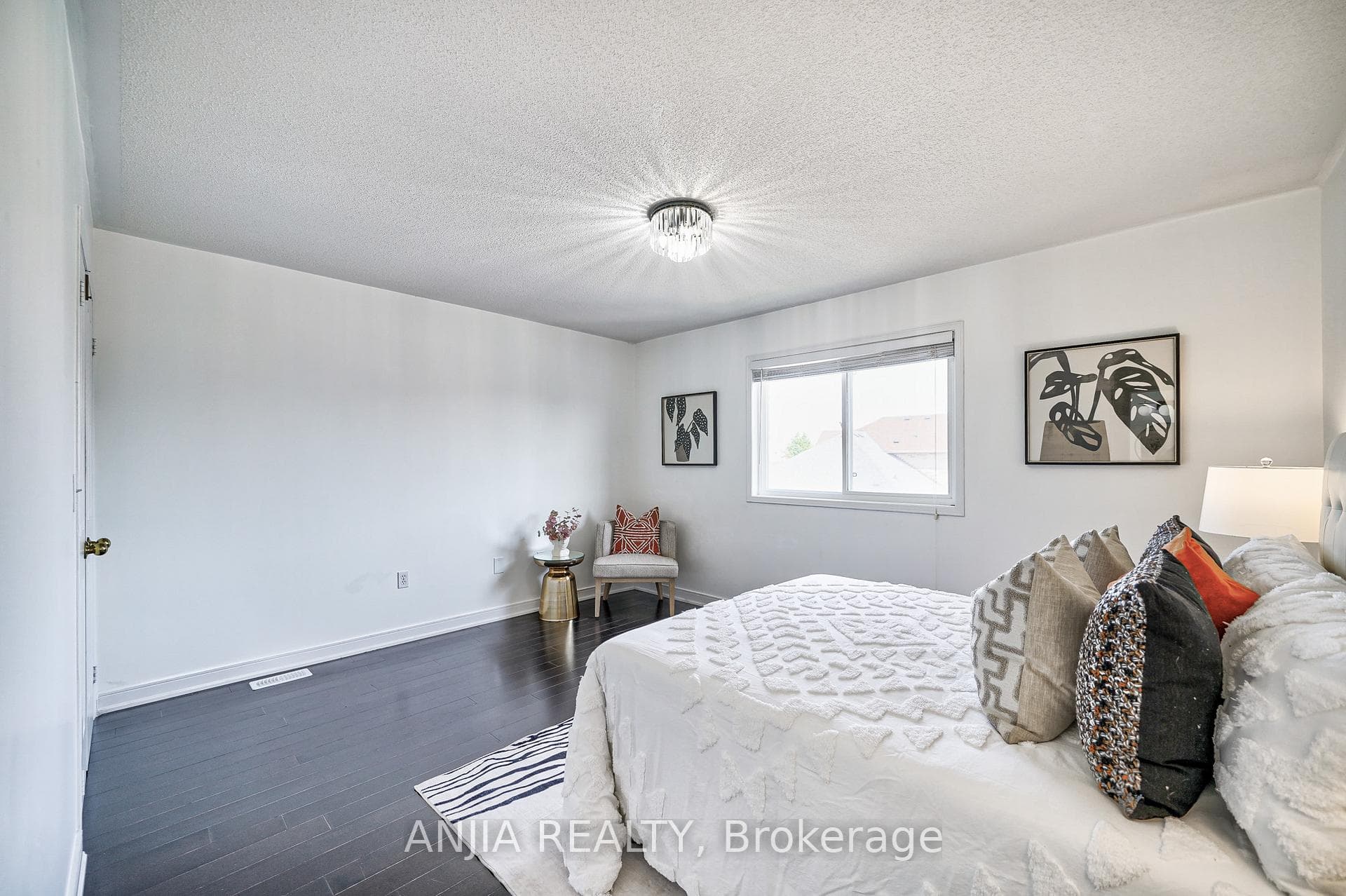 231 Bur Oak Avenue photo 32