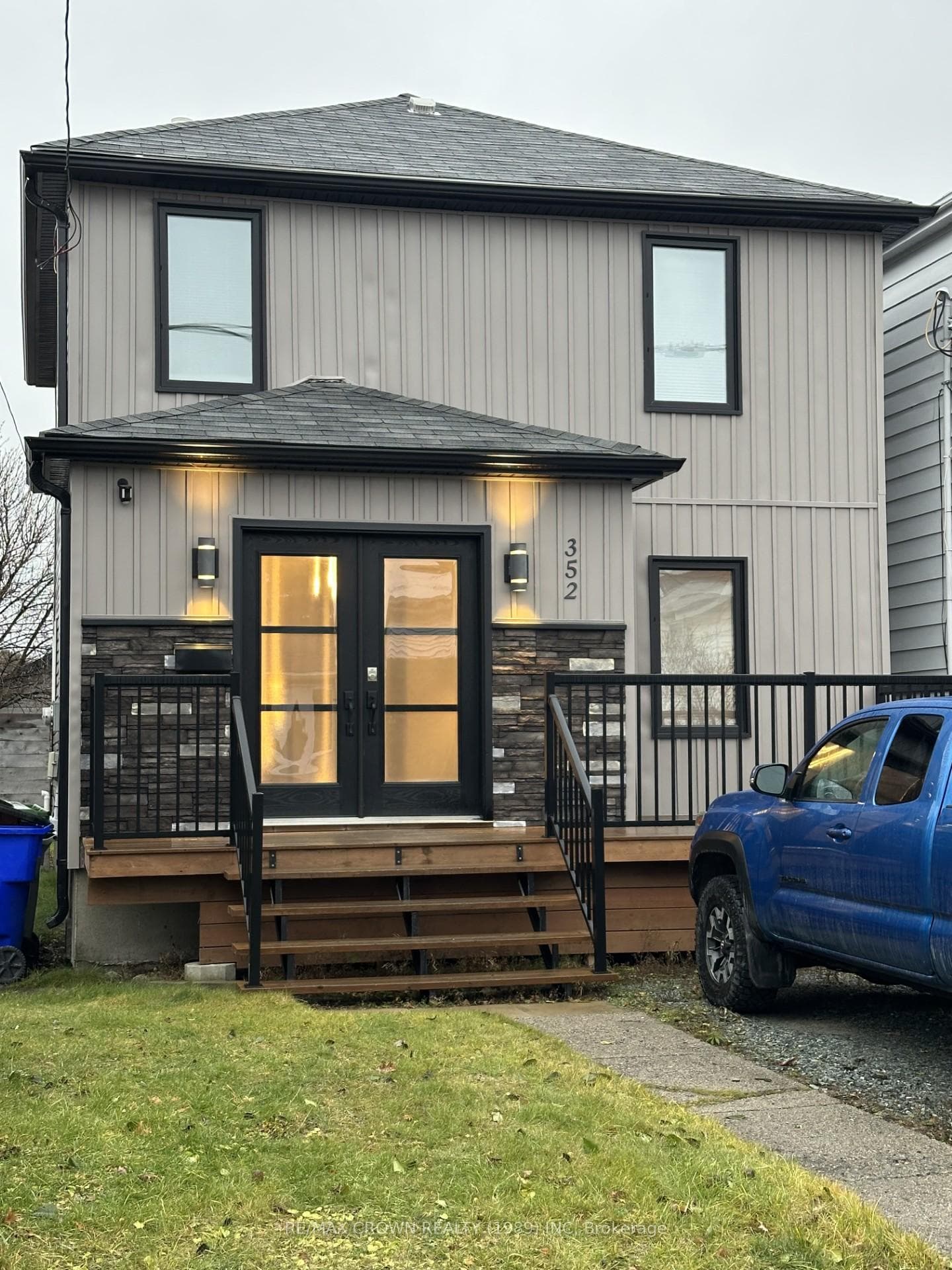 352 Maple Street photo 1