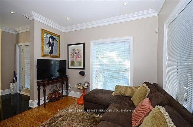 51 Rosewell Avenue photo 4