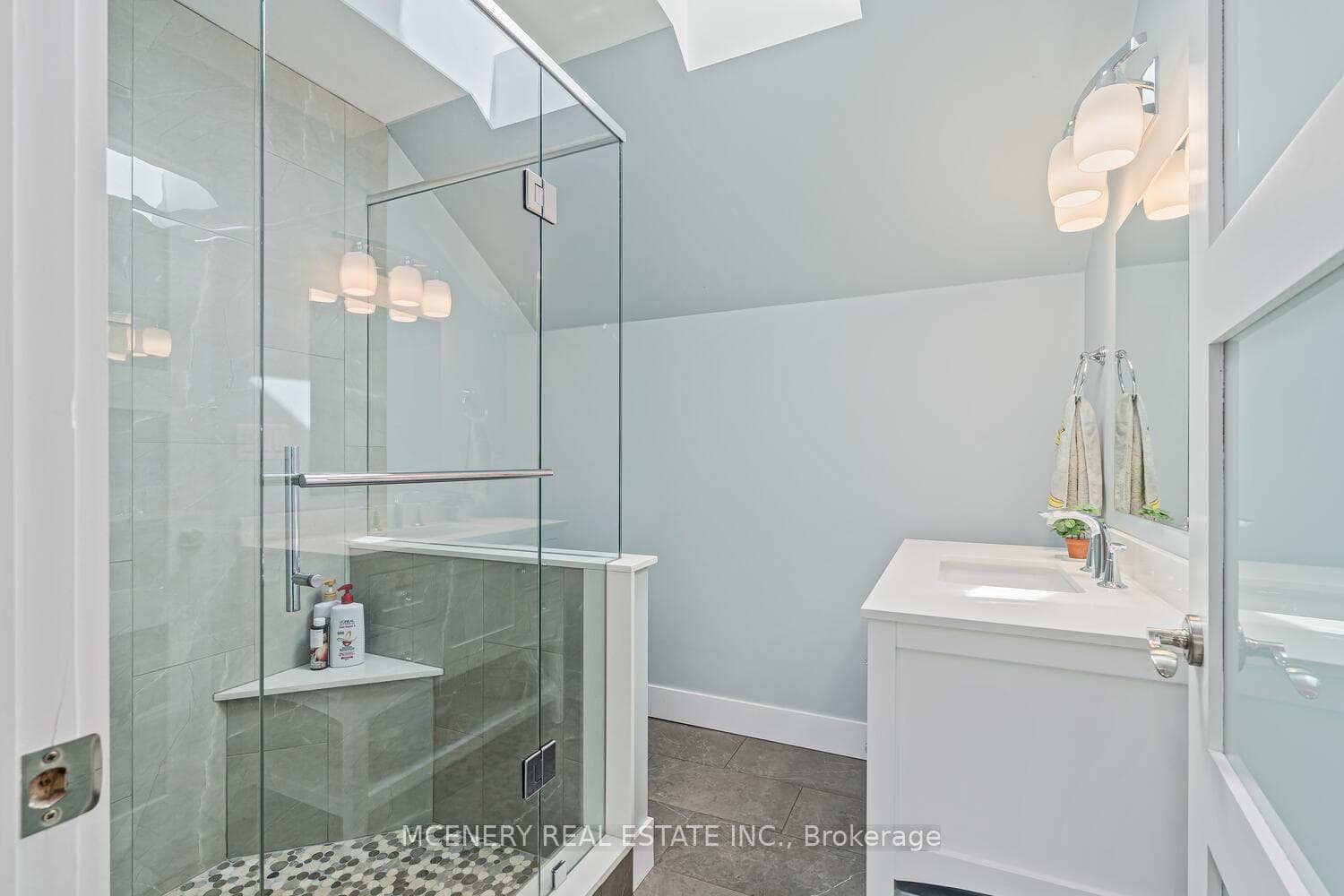 21 ERINDALE Drive photo 31