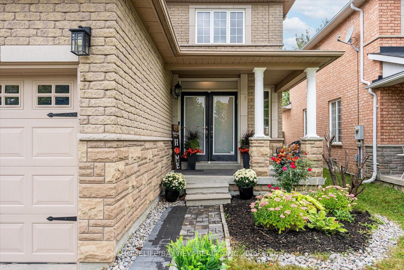 70 Raintree Crescent photo 2