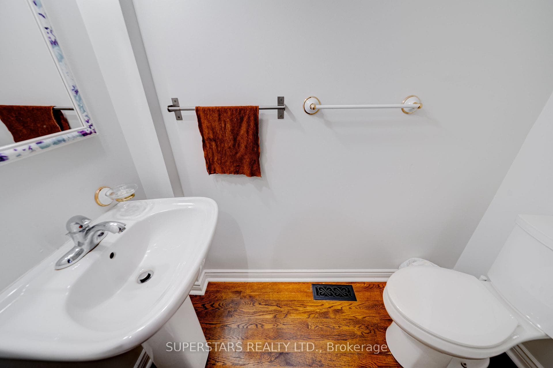 363 Pickering Crescent photo 14