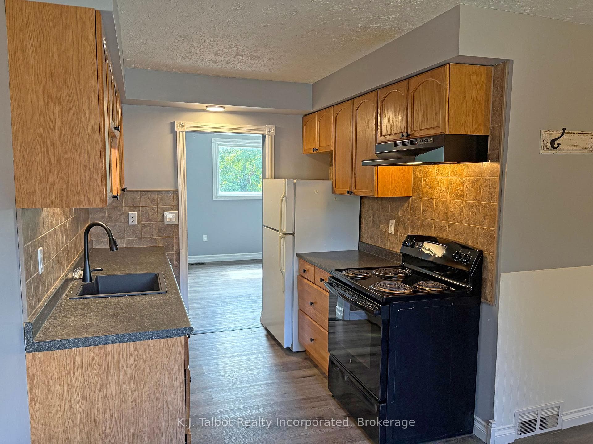 118 Bennett Street photo 5