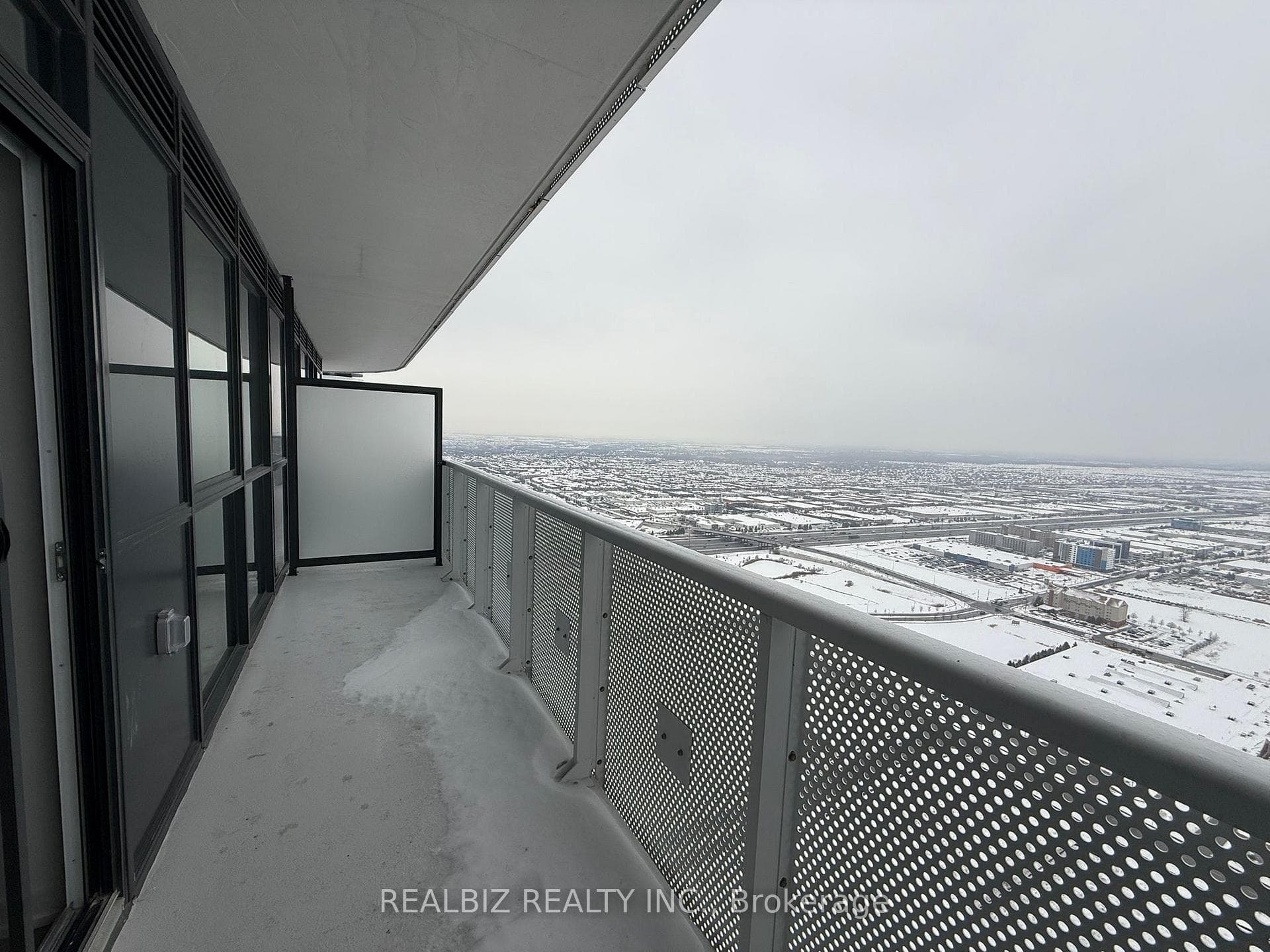 8 Interchange Way Unit 5803 photo 18