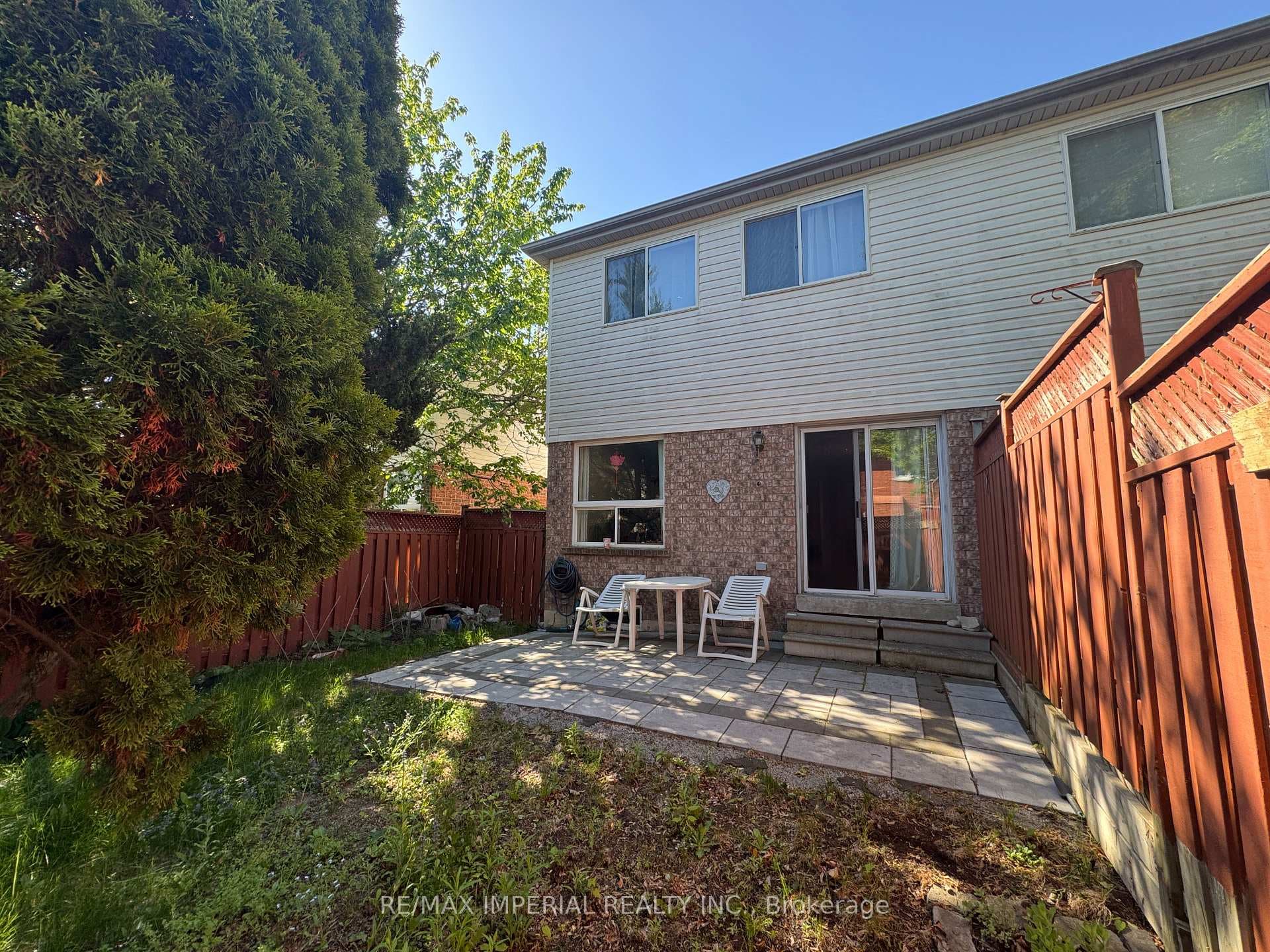 453 Heddle Crescent photo 18