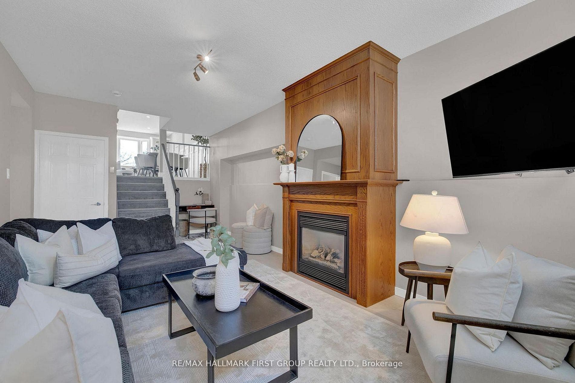 159 Sandringham Drive photo 32
