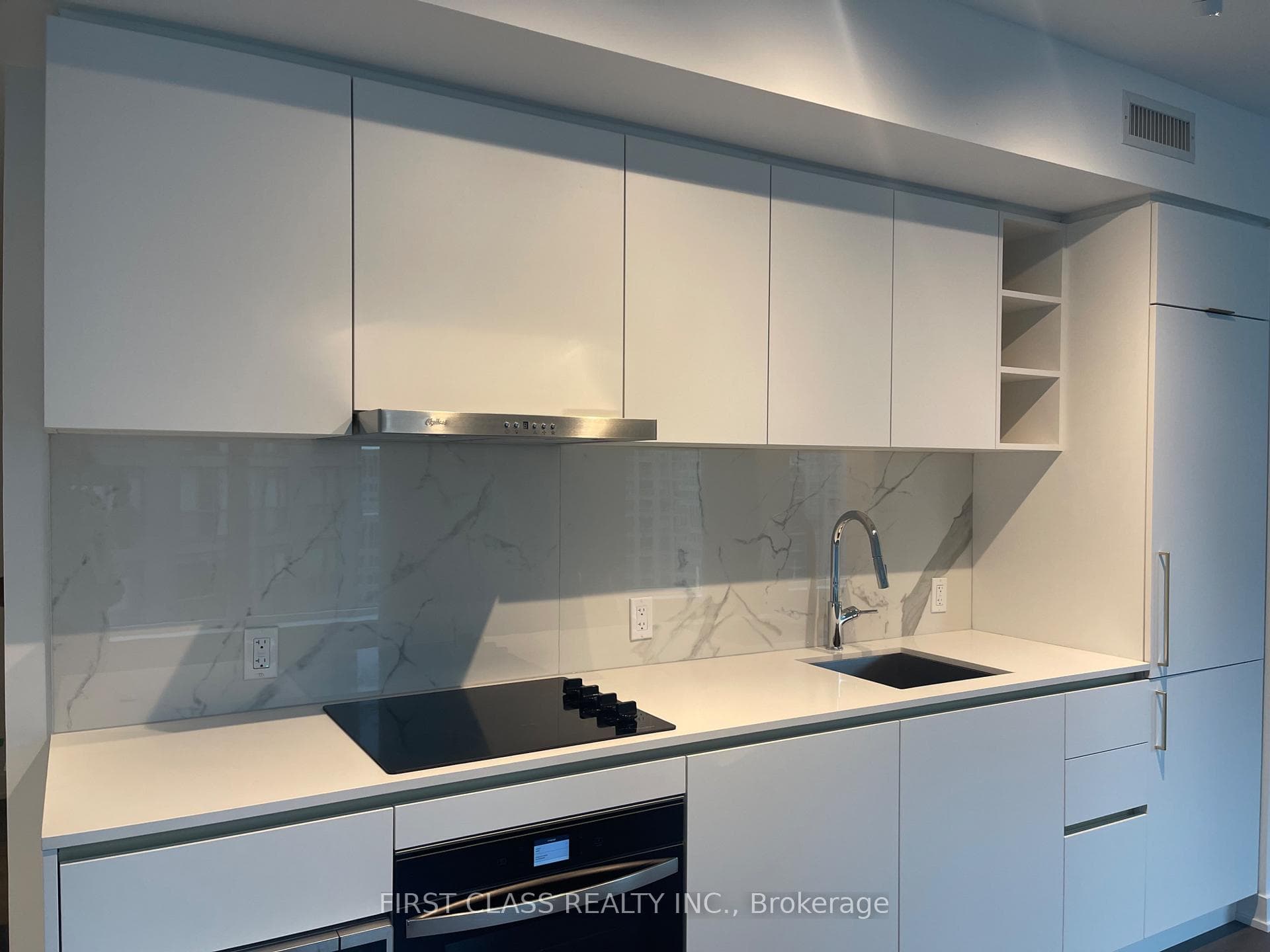 8 Wellesley Street Unit 2016 photo 2