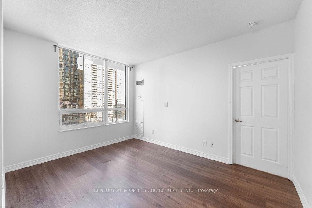 208 Enfield Place Unit 602 photo 21