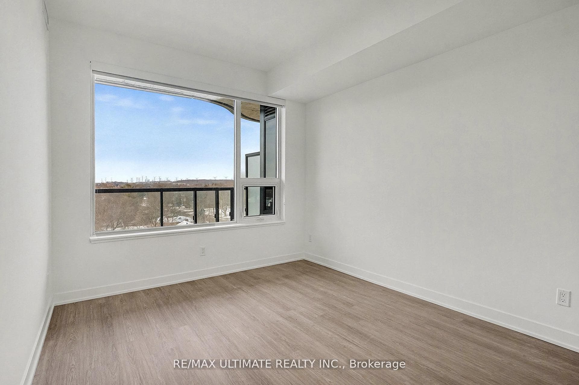 8188 Yonge Street Unit 727 photo 3