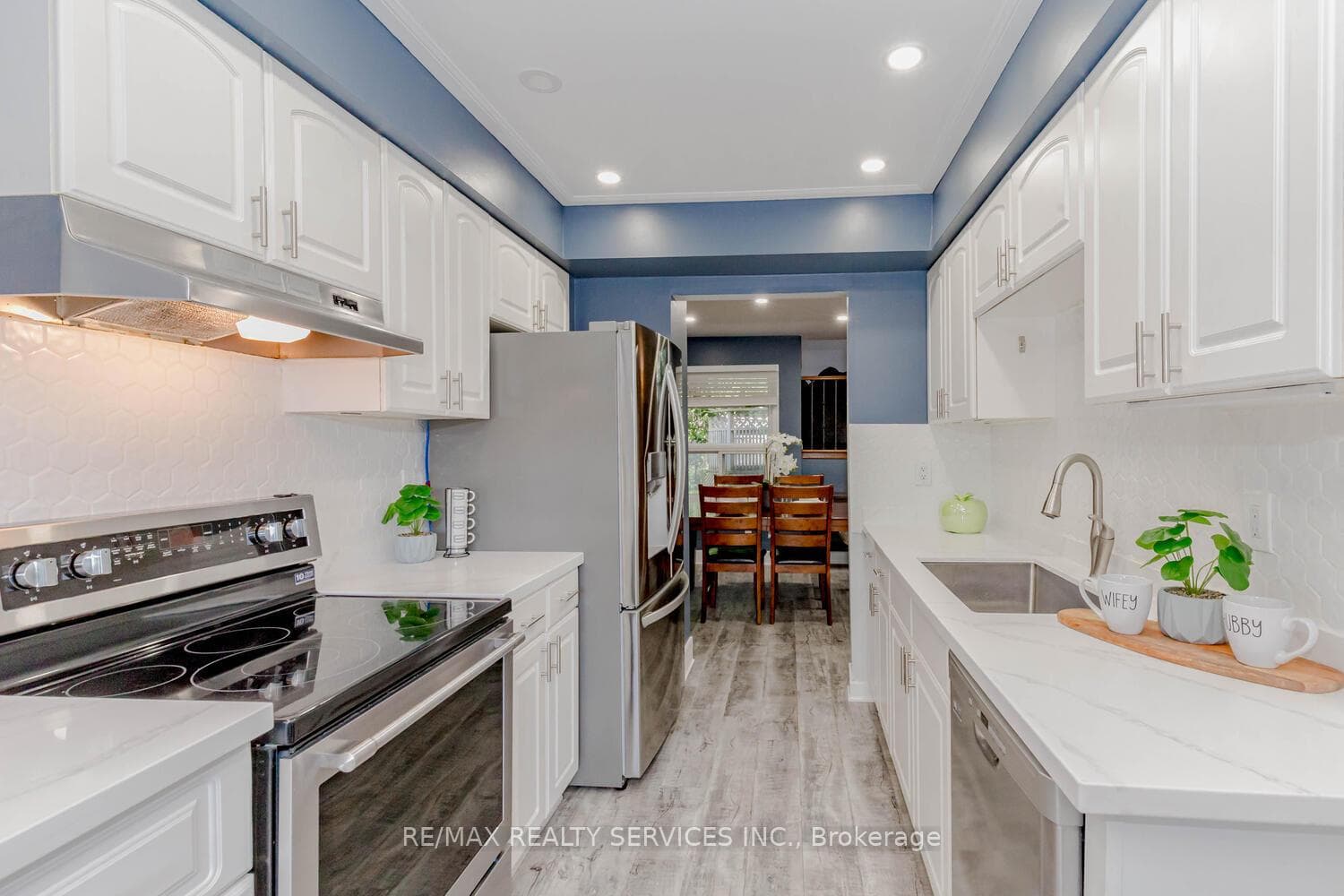 32 Simmons Boulevard photo 5