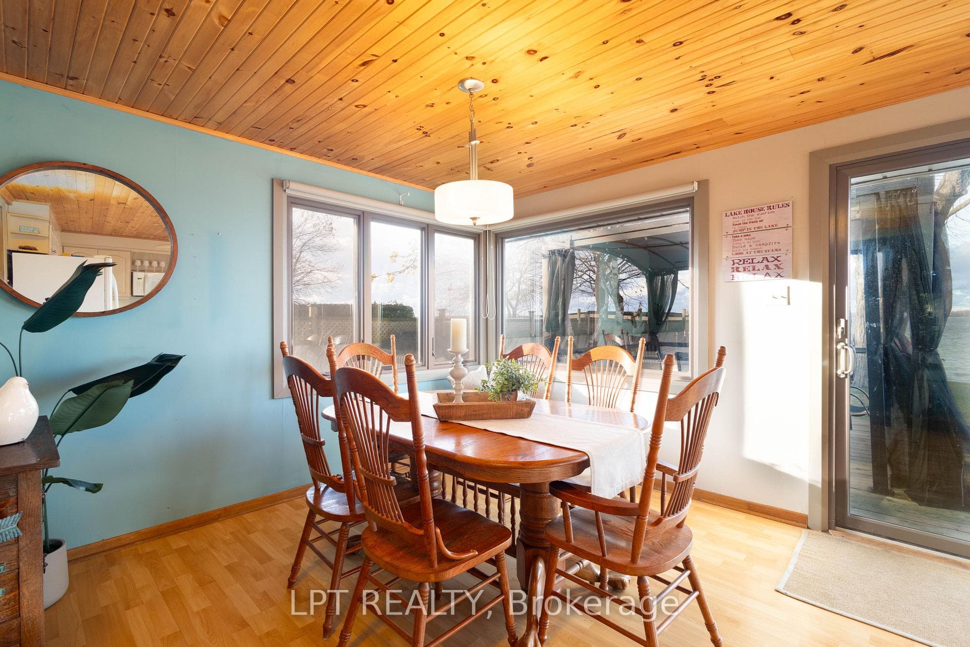 Bright & Cheerful Kitchen