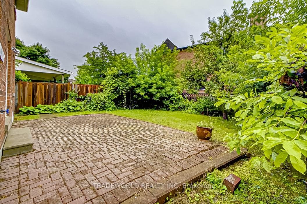 7 Fifefield Drive photo 2
