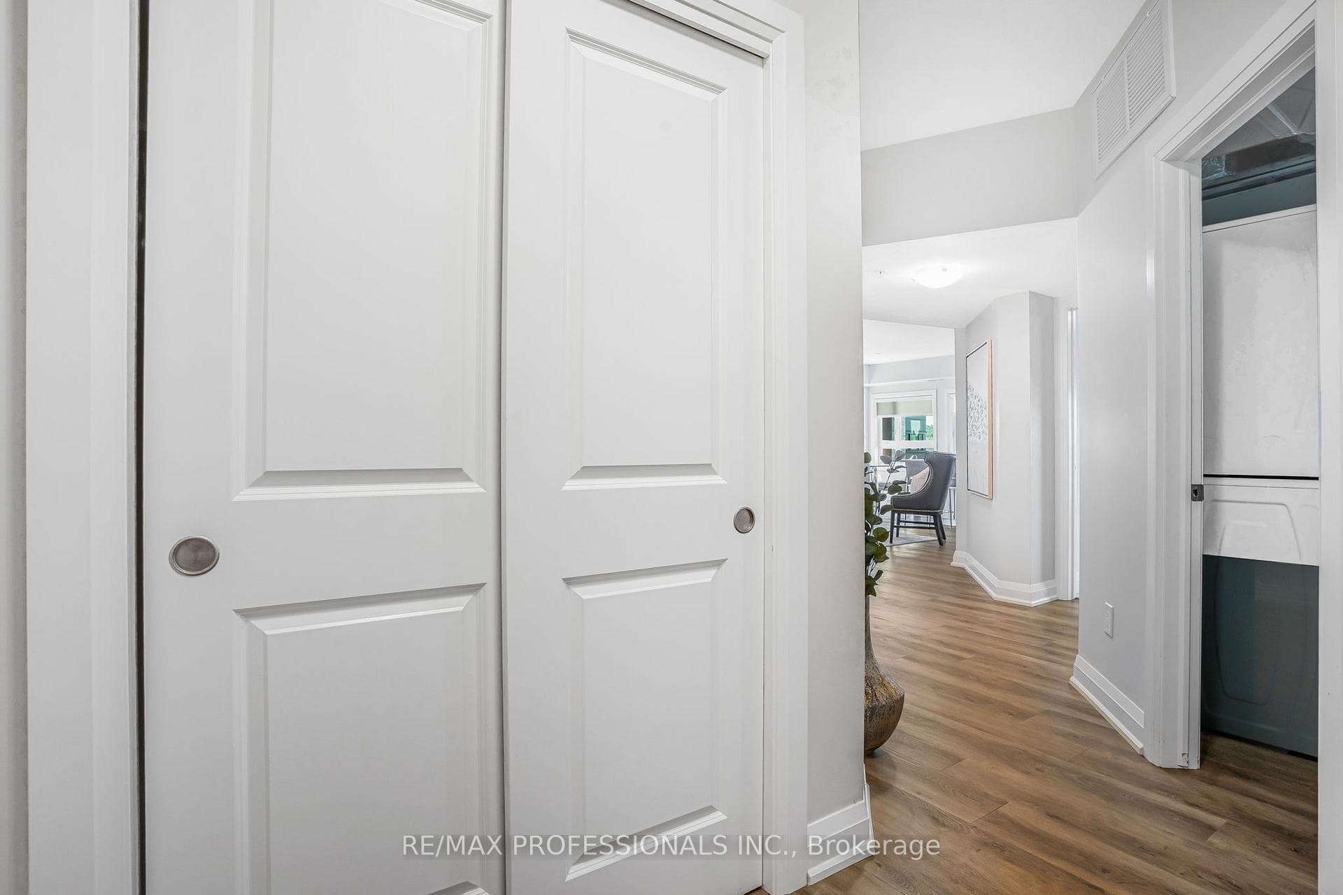120 Summersides Boulevard Unit 303 photo 3